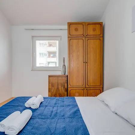 Апартаменты Spacious Rustic 2Br With Terrace & Parking Сплит