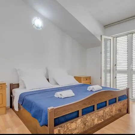 Spacious Rustic 2Br With Terrace & Parking Апартаменты *