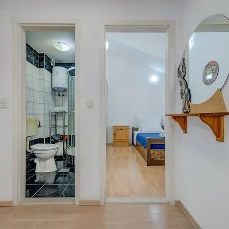 Spacious Rustic 2Br With Terrace & Parking