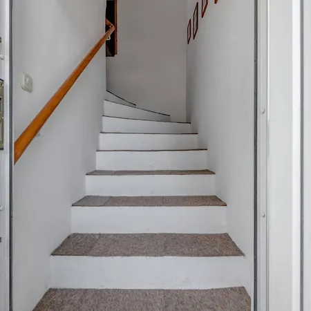 Spacious Rustic 2Br With Terrace & Parking