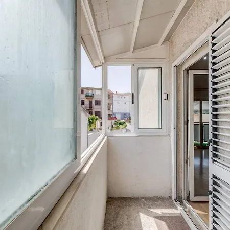 Spacious Rustic 2Br With Terrace & Parking *