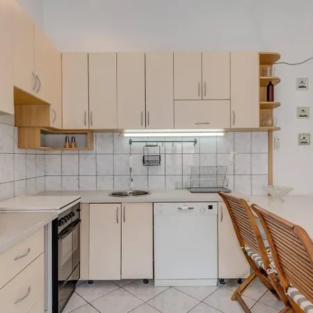 Апартаменты Spacious Rustic 2Br With Terrace & Parking Сплит