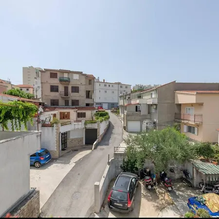 Spacious Rustic 2Br With Terrace & Parking Сплит