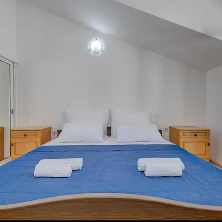 Апартаменты Spacious Rustic 2Br With Terrace & Parking Сплит