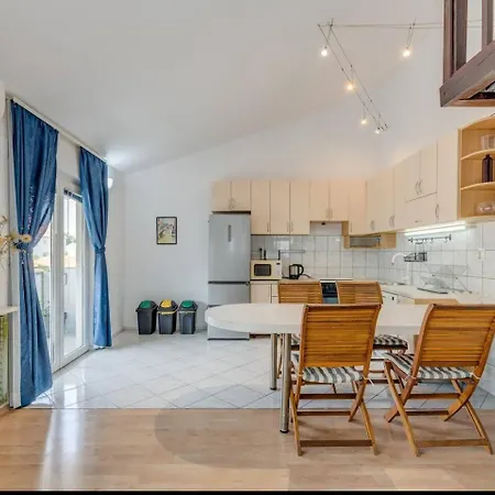 Spacious Rustic 2Br With Terrace & Parking Сплит