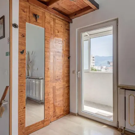 Апартаменты Spacious Rustic 2Br With Terrace & Parking *