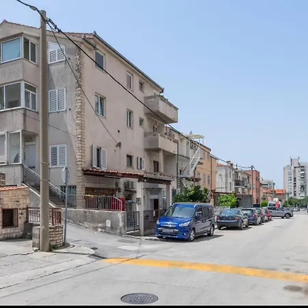 Spacious Rustic 2Br With Terrace & Parking Appartement Split
