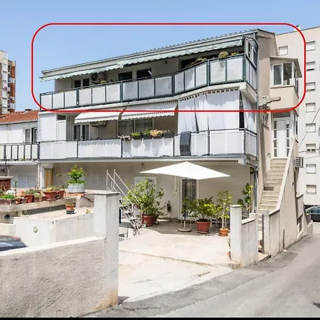 Appartement Spacious Rustic 2Br With Terrace & Parking Split