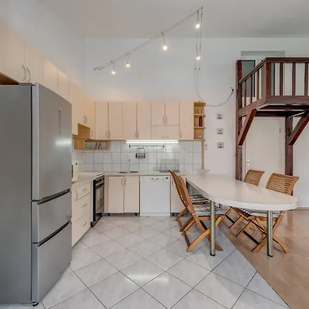 Spacious Rustic 2Br With Terrace & Parking Split