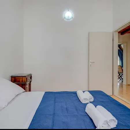 Spacious Rustic 2Br With Terrace & Parking Appartement *